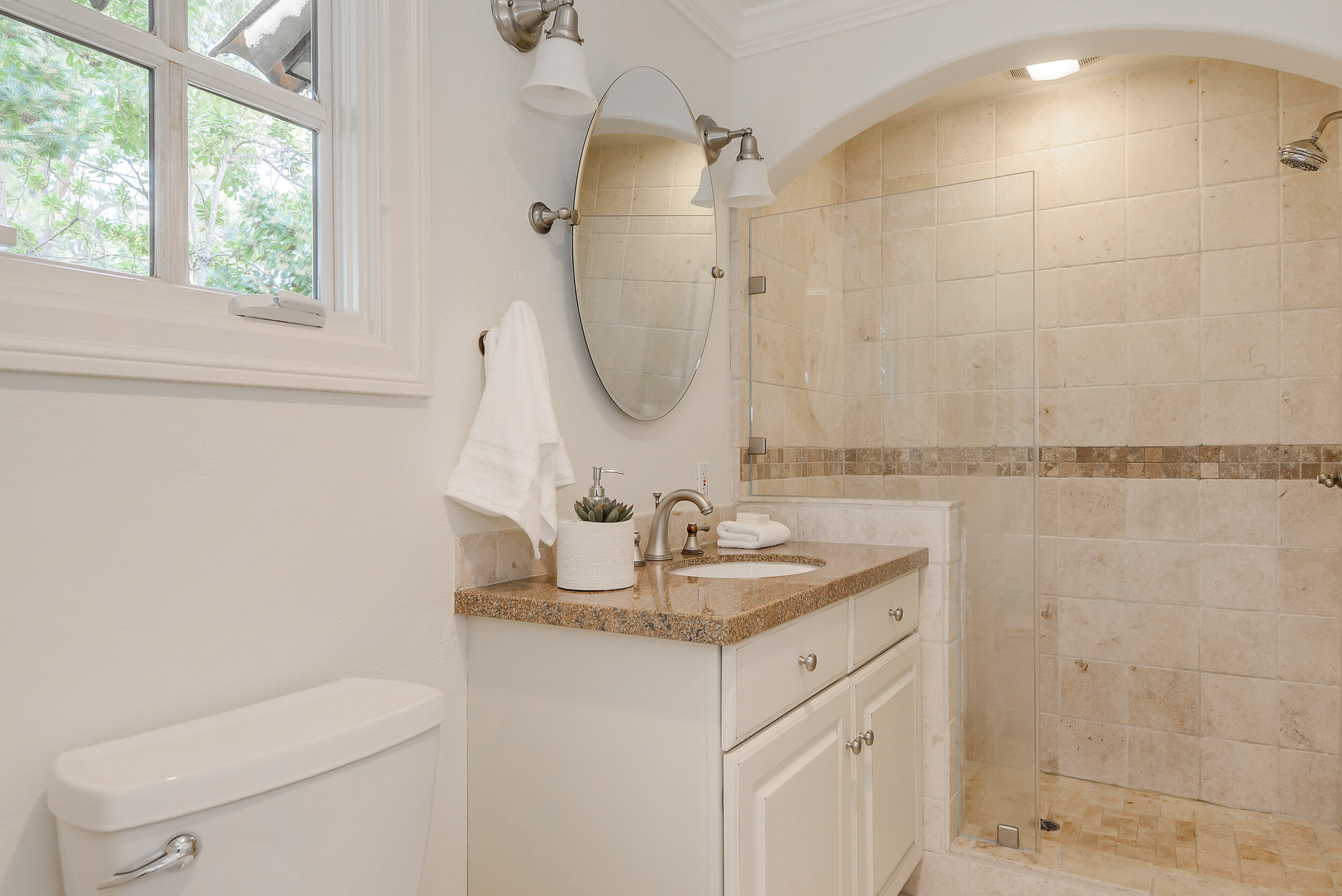 Los Altos 5b/r 4bath Estate