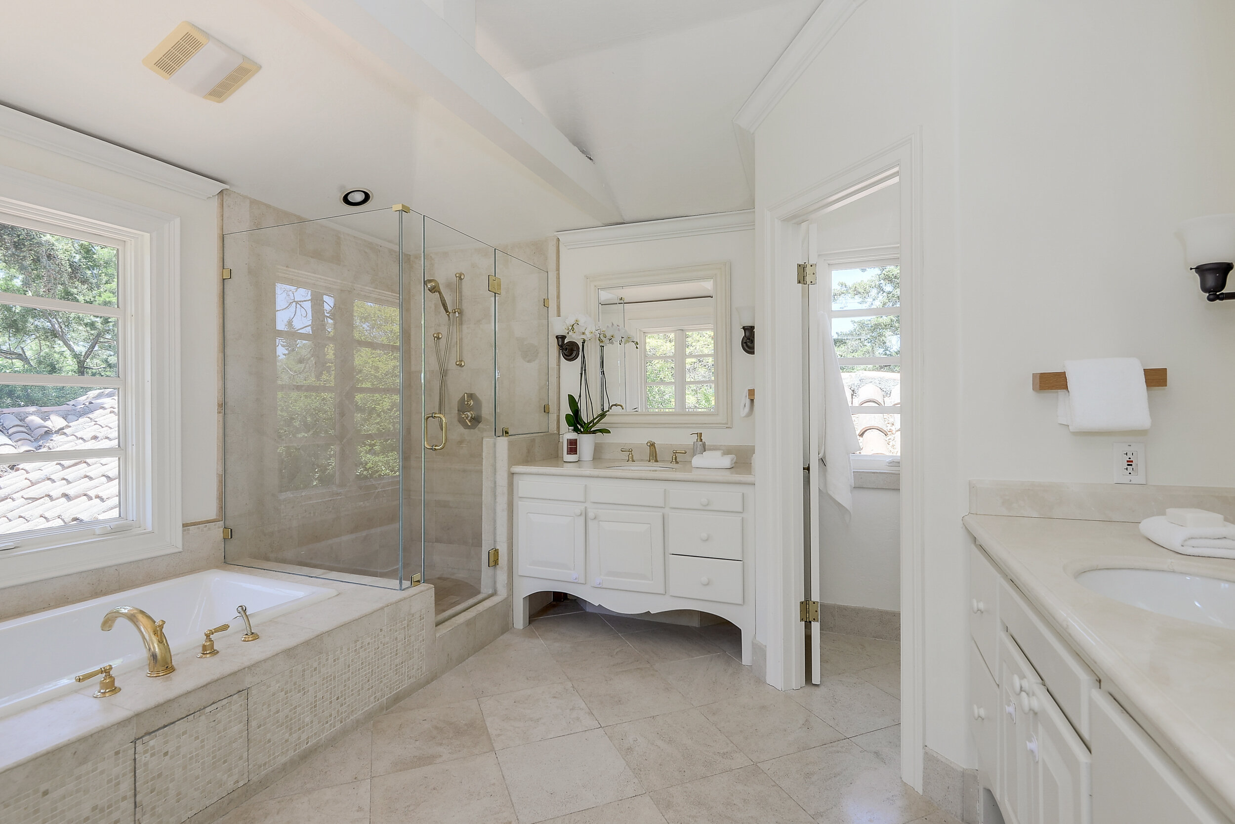 Los Altos 5b/r 4bath Estate